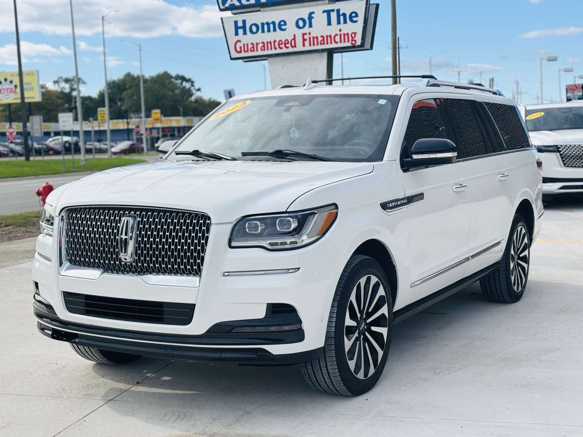 Photo 20 of this Lincoln Navigator L