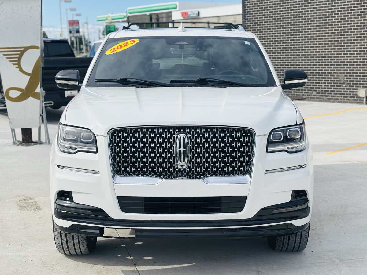 Photo 21 of this Lincoln Navigator L