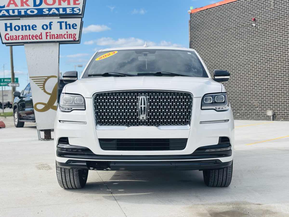 Photo 22 of this Lincoln Navigator L
