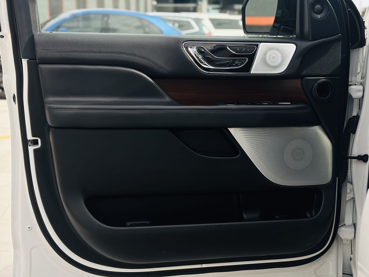 Photo 34 of this Lincoln Navigator L
