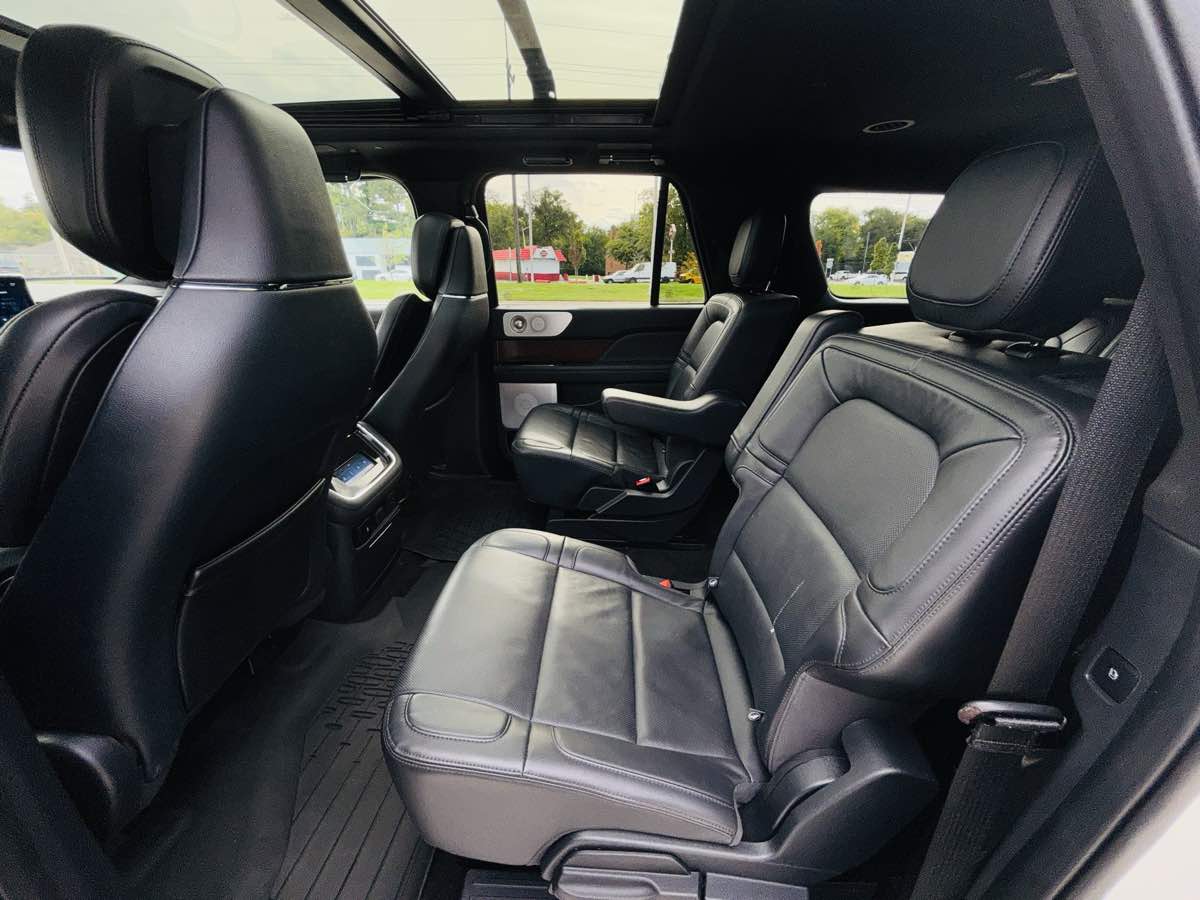 Photo 36 of this Lincoln Navigator L