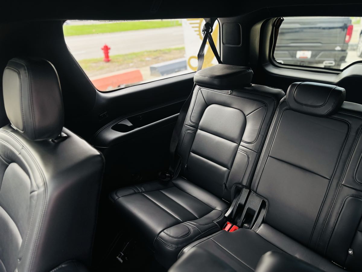 Photo 38 of this Lincoln Navigator L