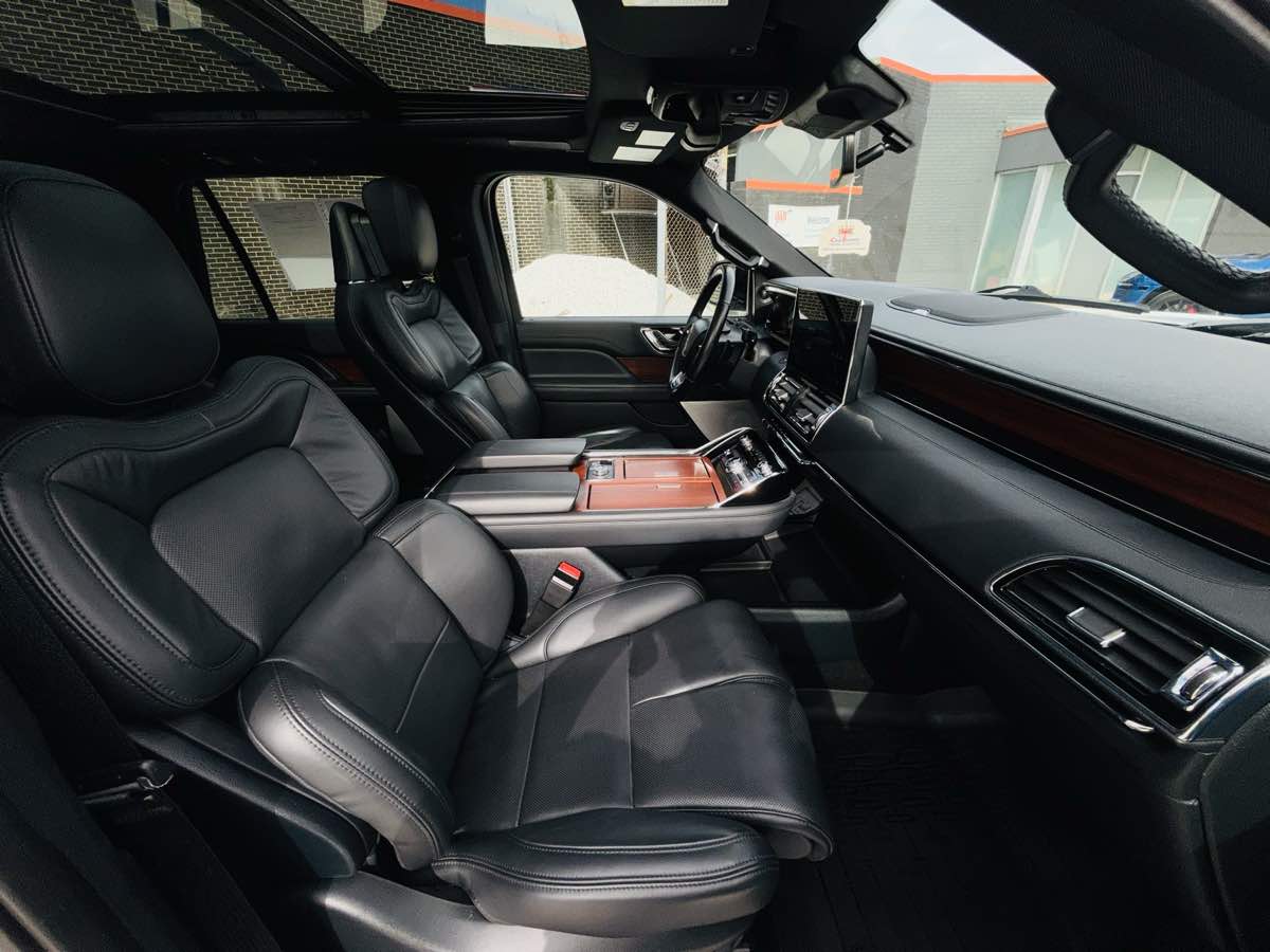 Photo 44 of this Lincoln Navigator L