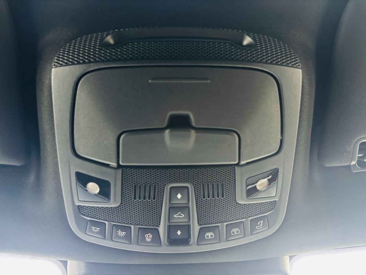 Photo 50 of this Lincoln Navigator L