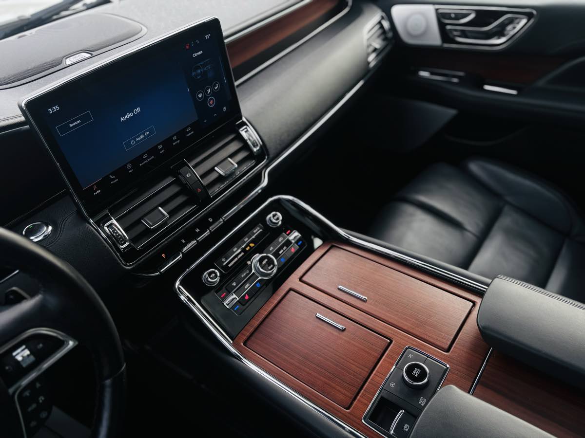 Photo 60 of this Lincoln Navigator L