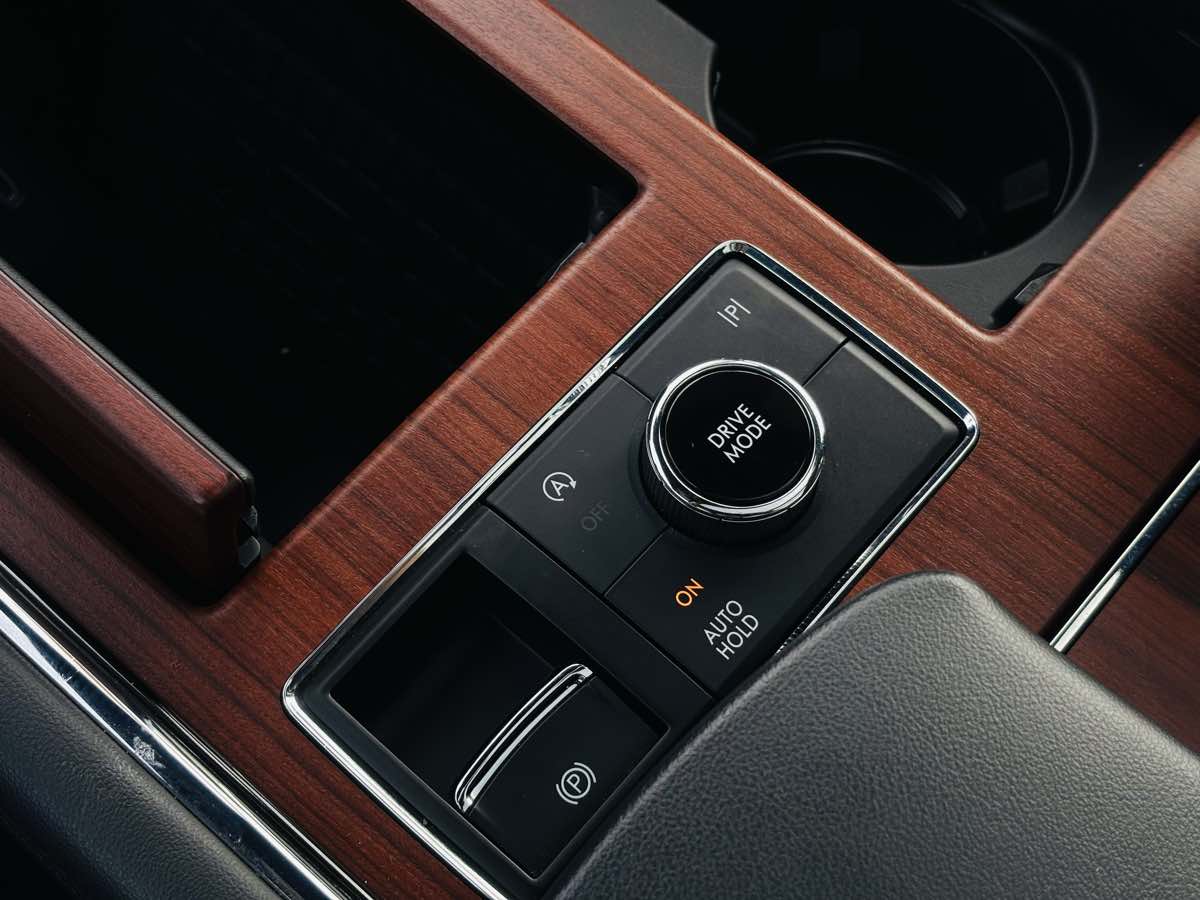 Photo 62 of this Lincoln Navigator L