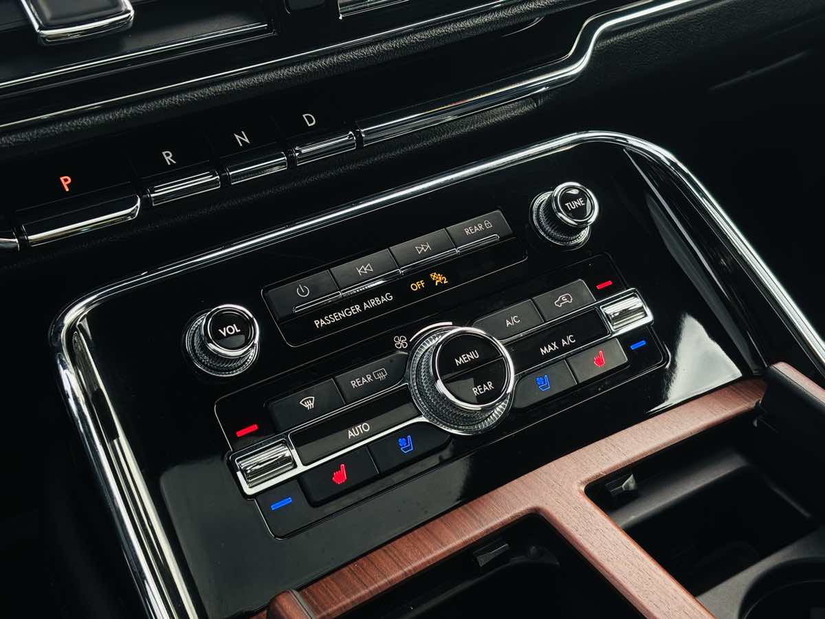 Photo 65 of this Lincoln Navigator L