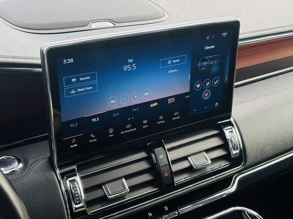 Photo 67 of this Lincoln Navigator L