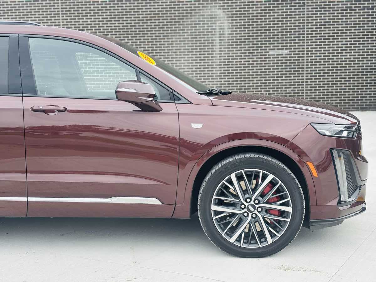 Photo 7 of this Cadillac XT6