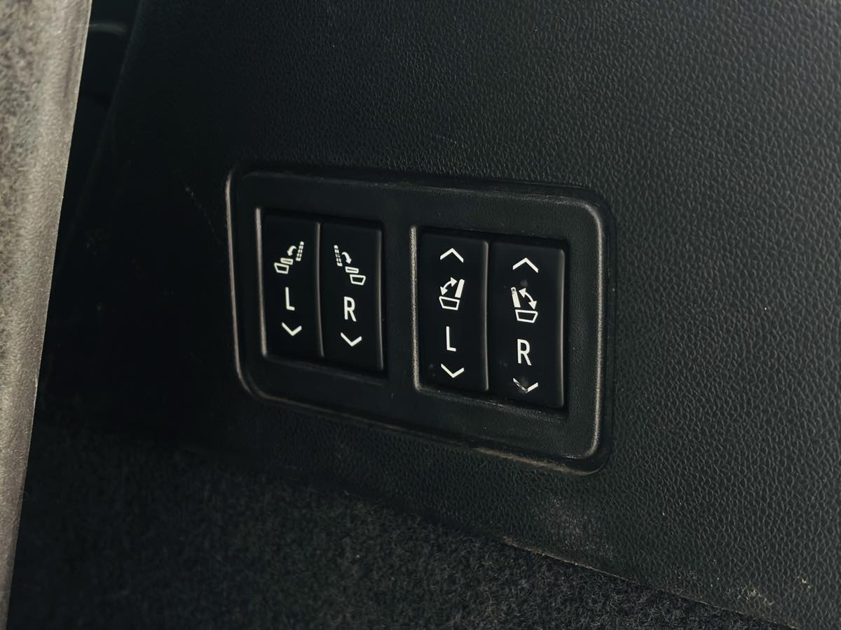 Photo 14 of this Cadillac XT6