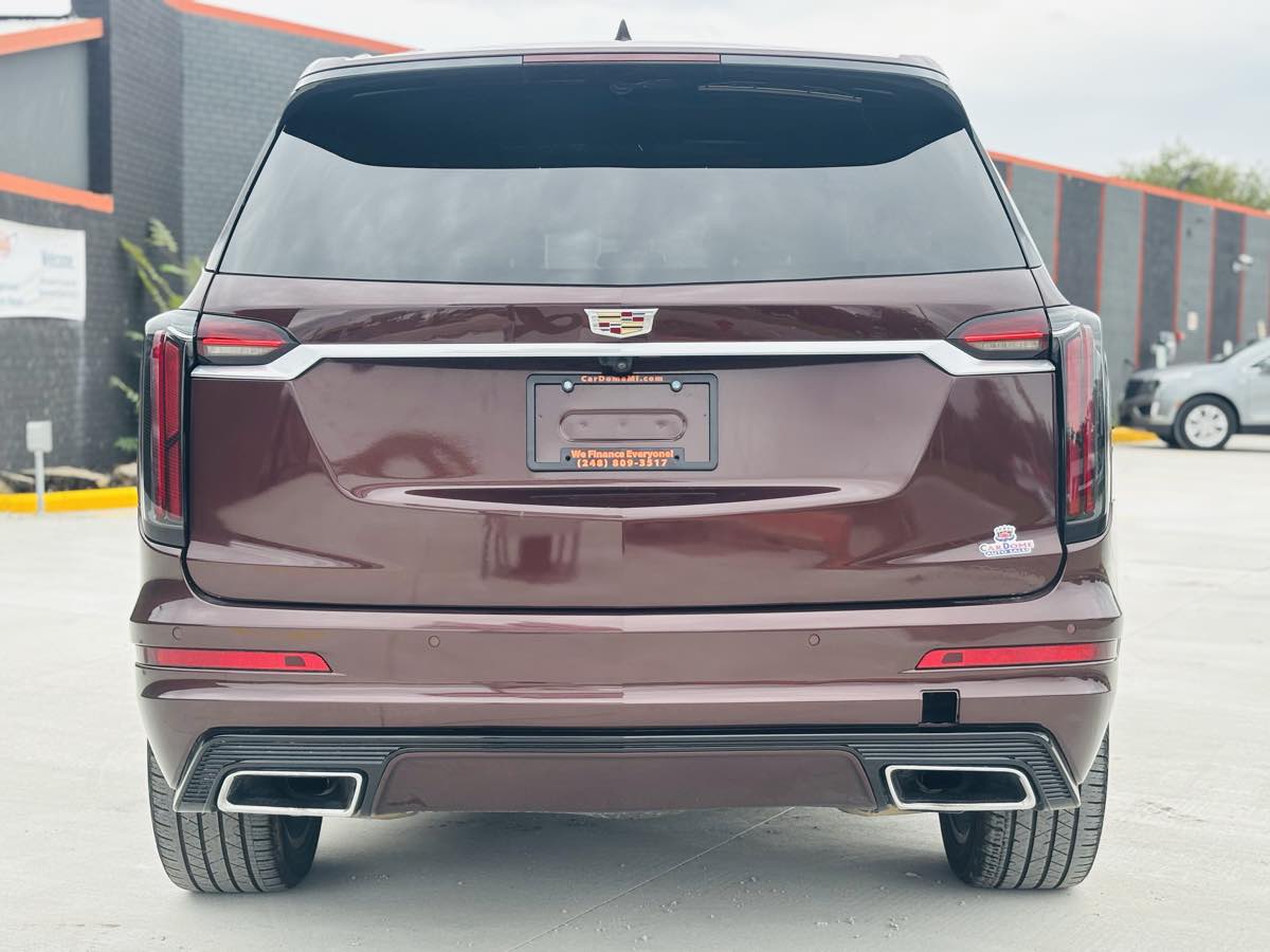 Photo 15 of this Cadillac XT6
