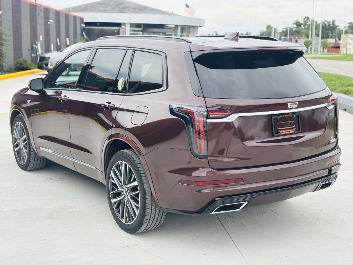 Photo 17 of this Cadillac XT6