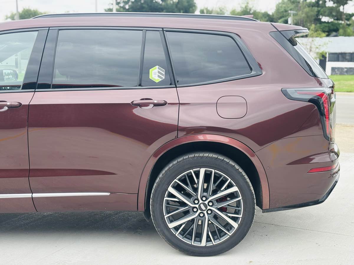 Photo 18 of this Cadillac XT6