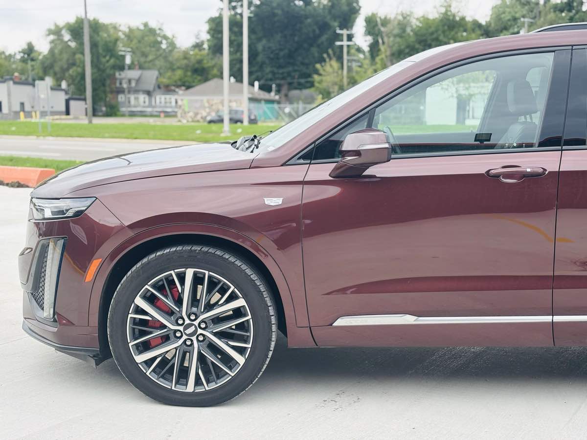 Photo 19 of this Cadillac XT6