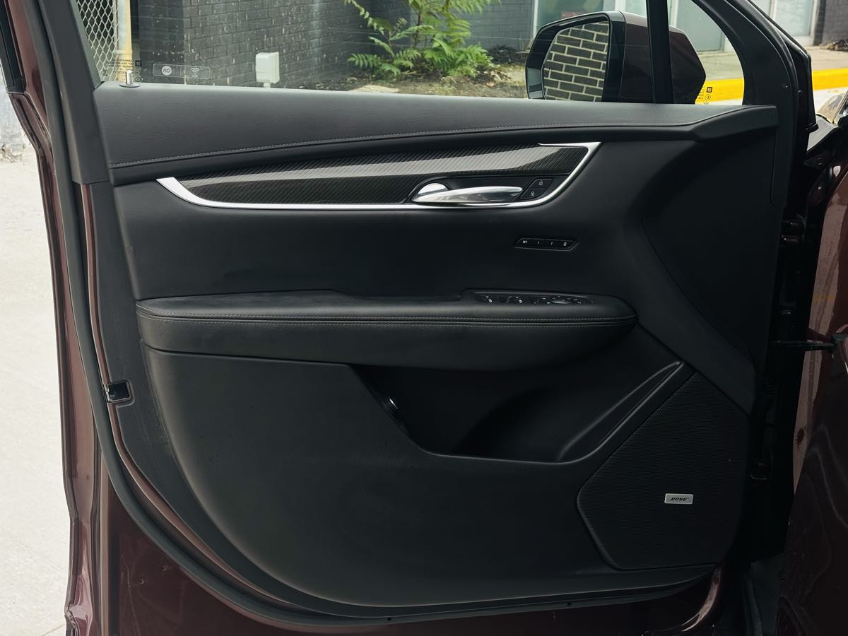 Photo 35 of this Cadillac XT6