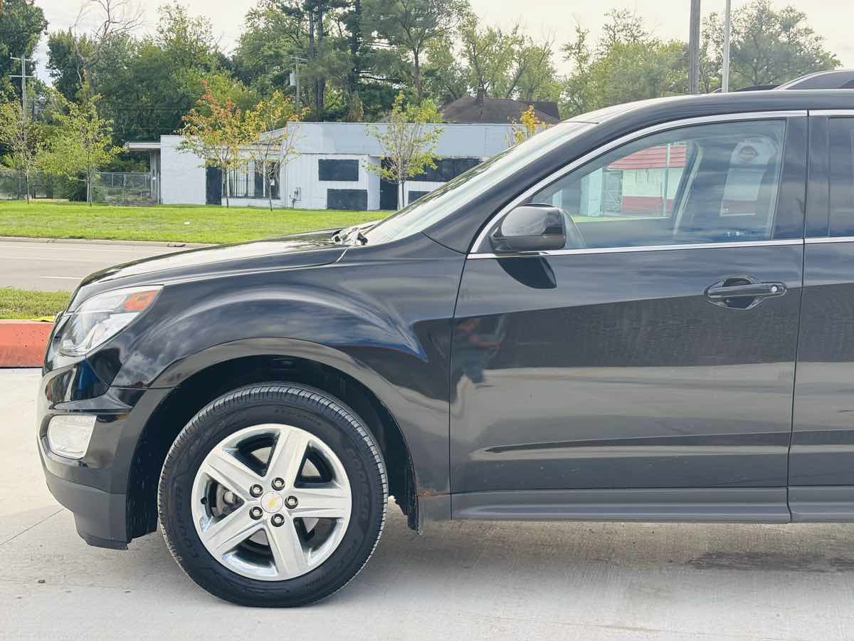 Photo 16 of this Chevrolet Equinox