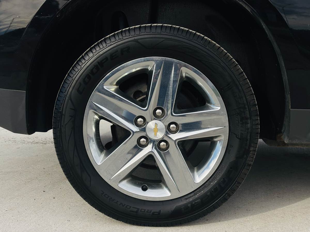 Photo 26 of this Chevrolet Equinox