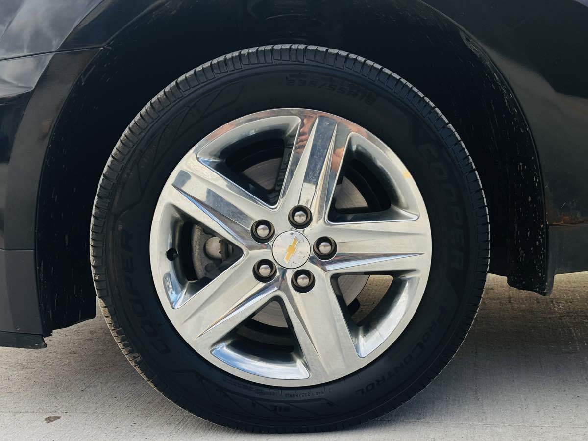 Photo 28 of this Chevrolet Equinox