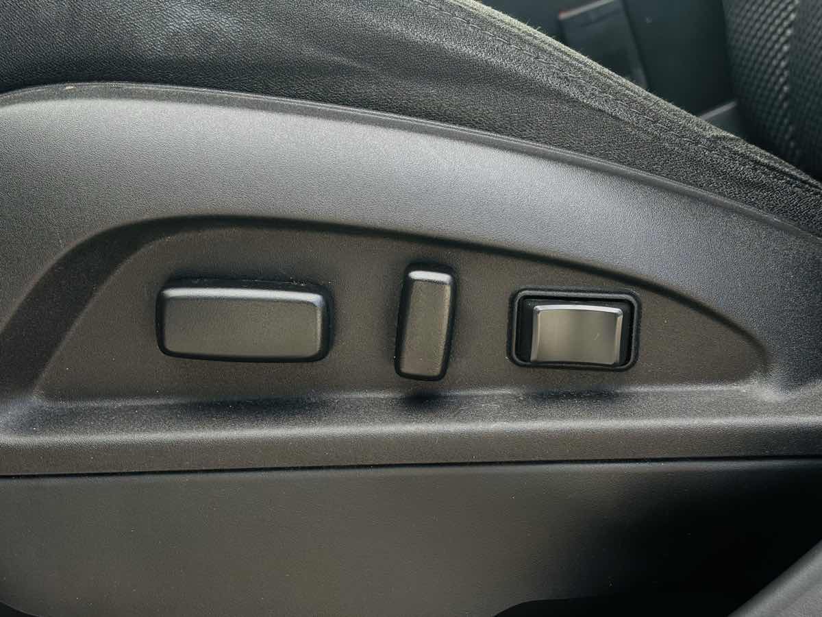 Photo 31 of this Chevrolet Equinox