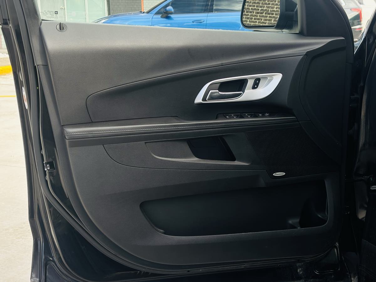 Photo 32 of this Chevrolet Equinox