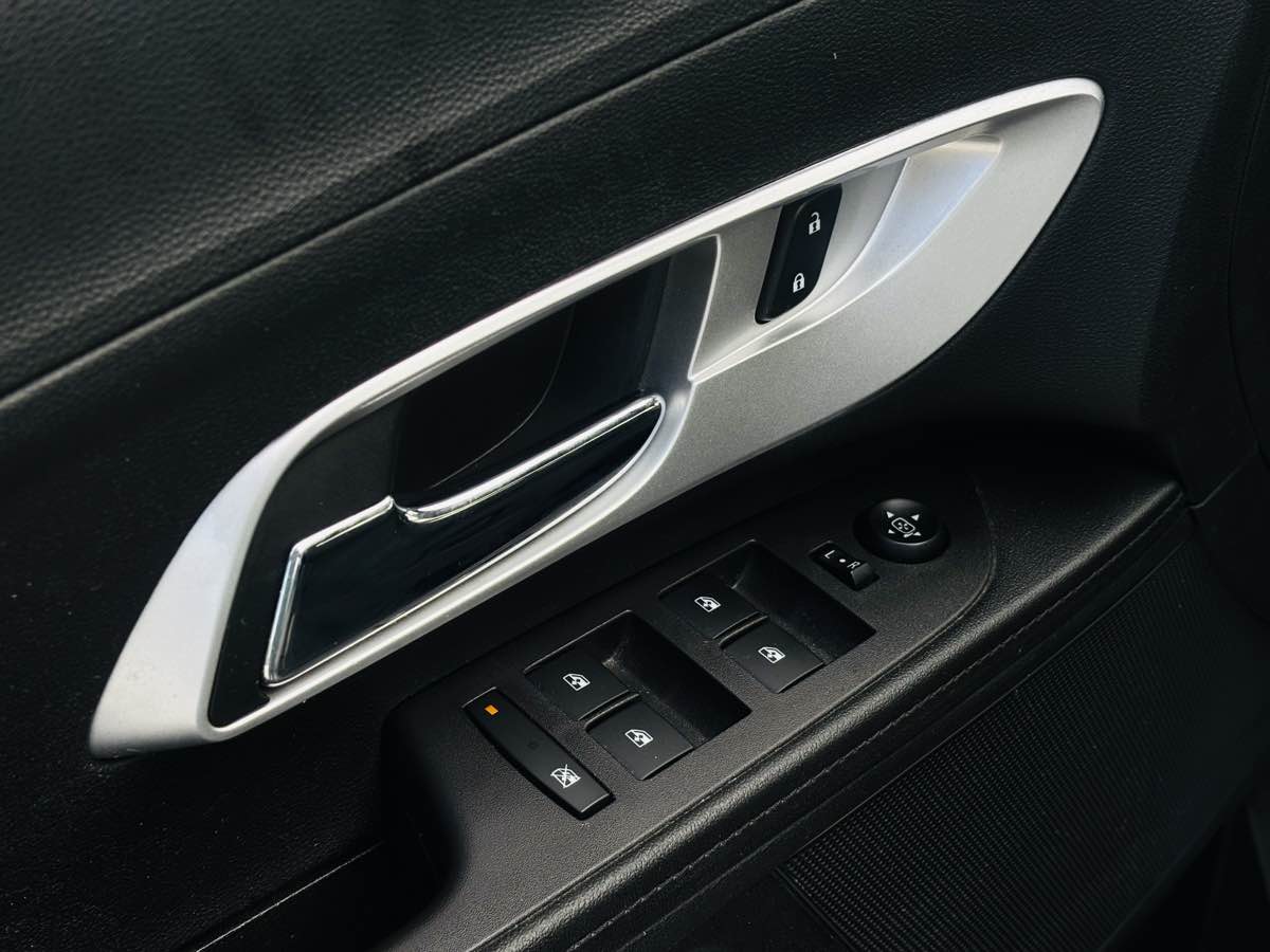 Photo 33 of this Chevrolet Equinox