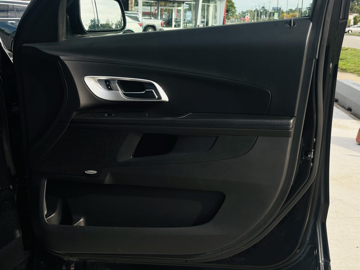 Photo 42 of this Chevrolet Equinox