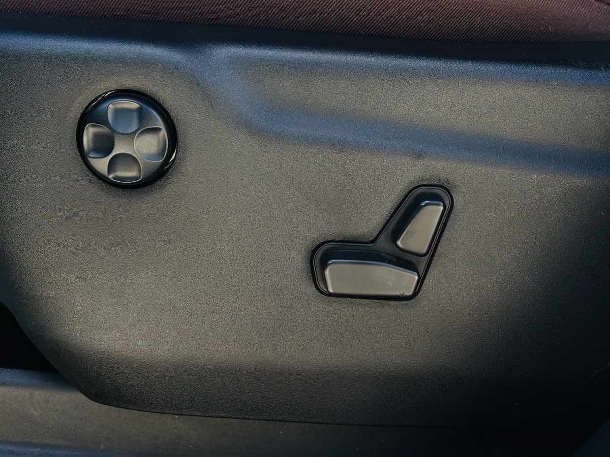 Photo 31 of this Dodge Durango