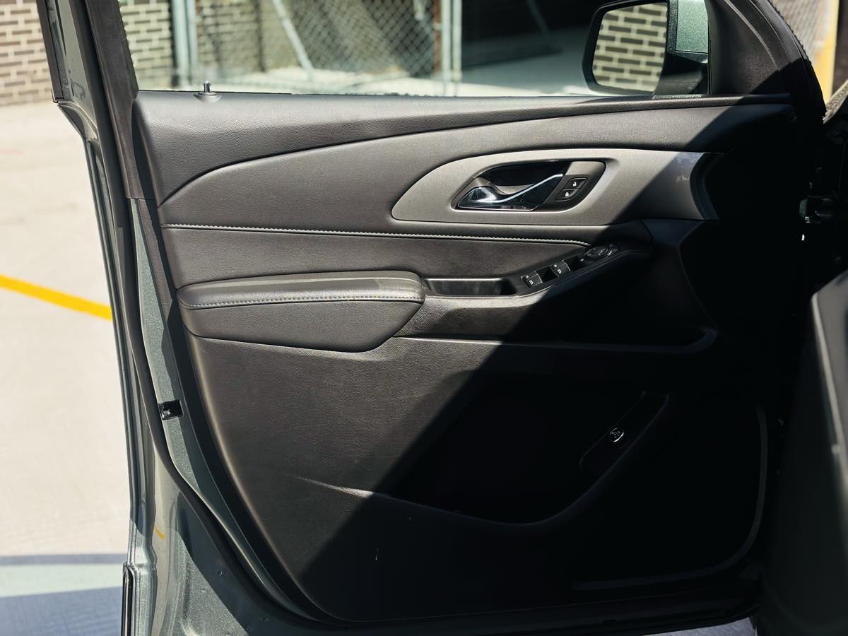 Photo 32 of this Chevrolet Traverse