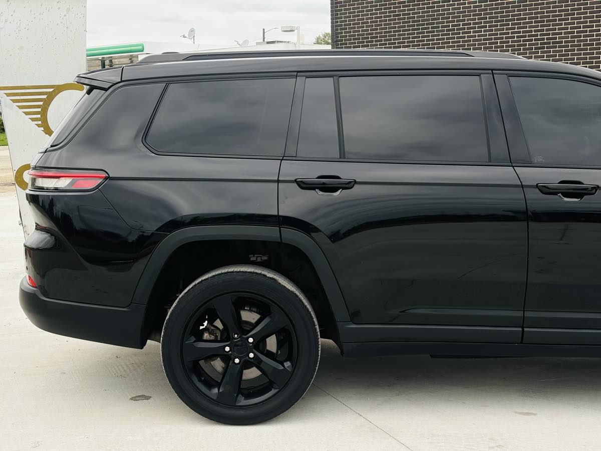 Photo 7 of this Jeep Grand Cherokee L