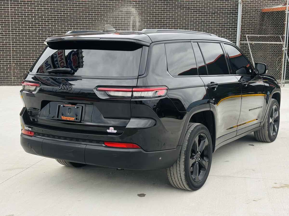 Photo 8 of this Jeep Grand Cherokee L