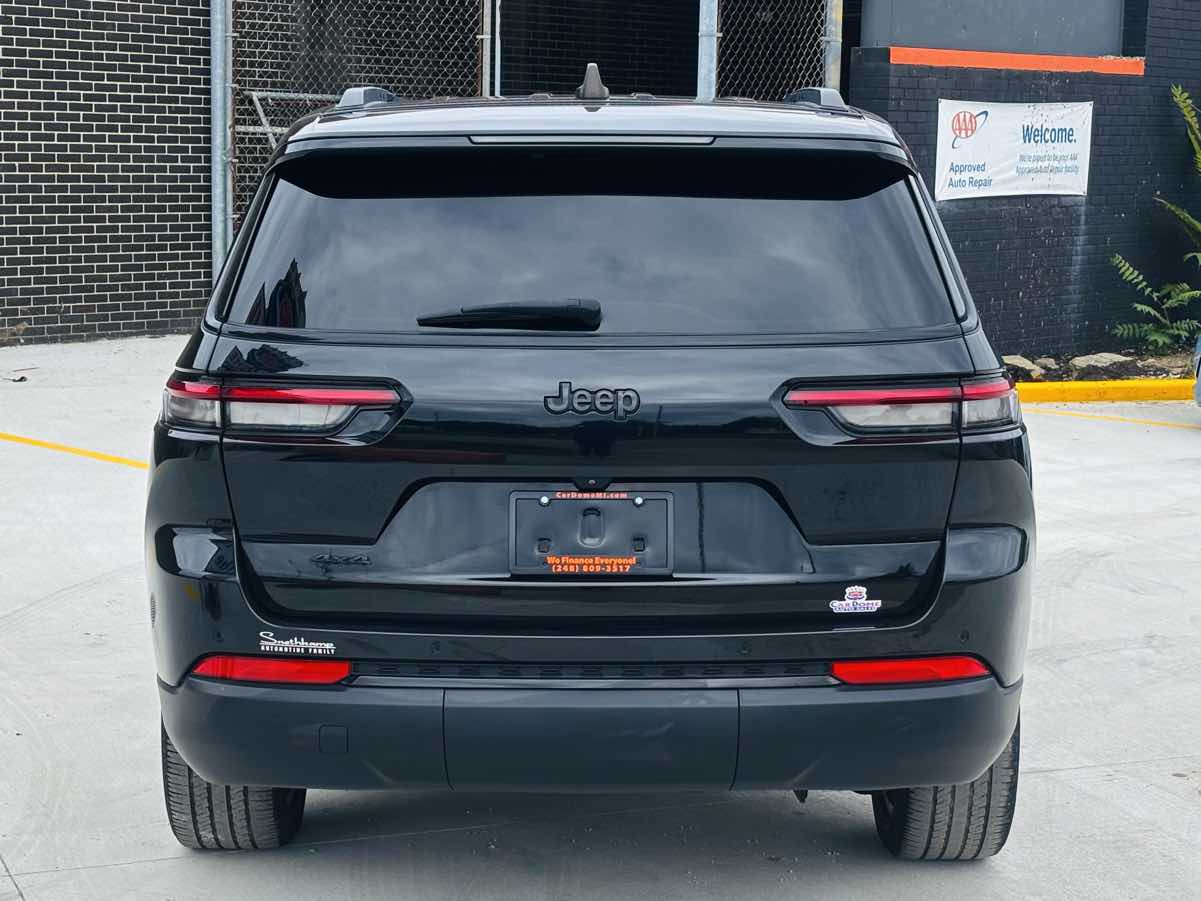 Photo 9 of this Jeep Grand Cherokee L