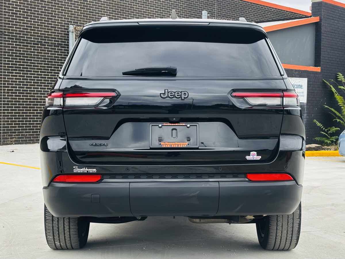 Photo 12 of this Jeep Grand Cherokee L