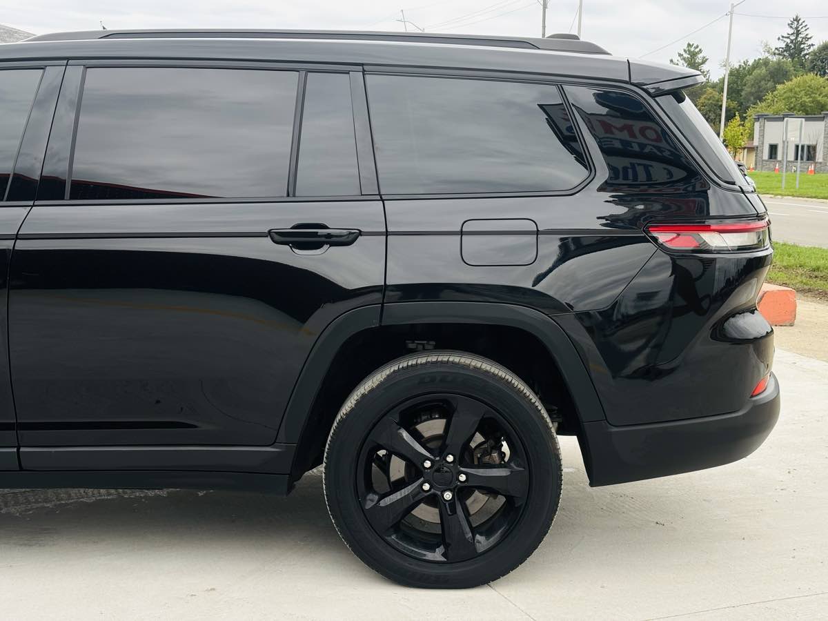 Photo 15 of this Jeep Grand Cherokee L