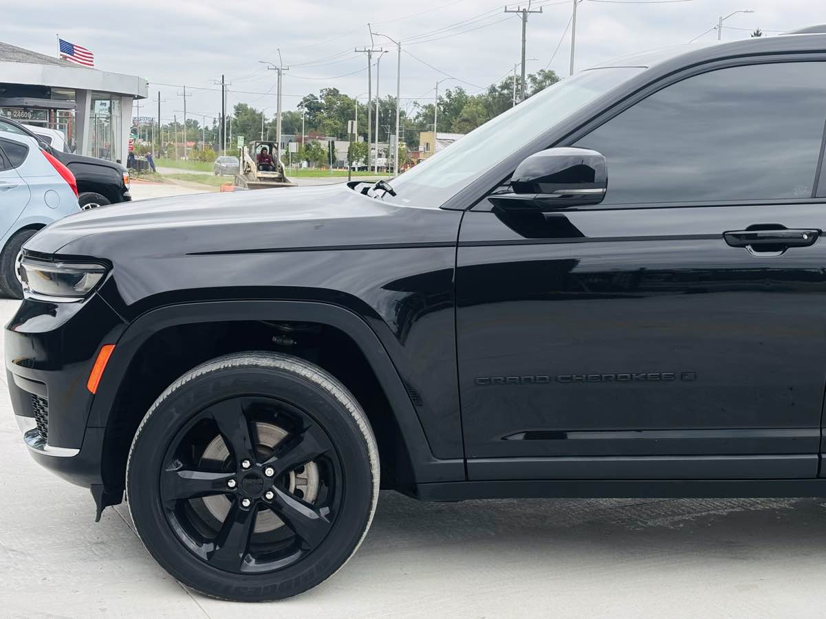 Photo 16 of this Jeep Grand Cherokee L