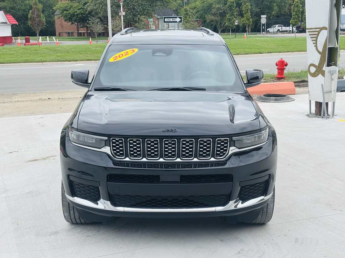 Photo 18 of this Jeep Grand Cherokee L