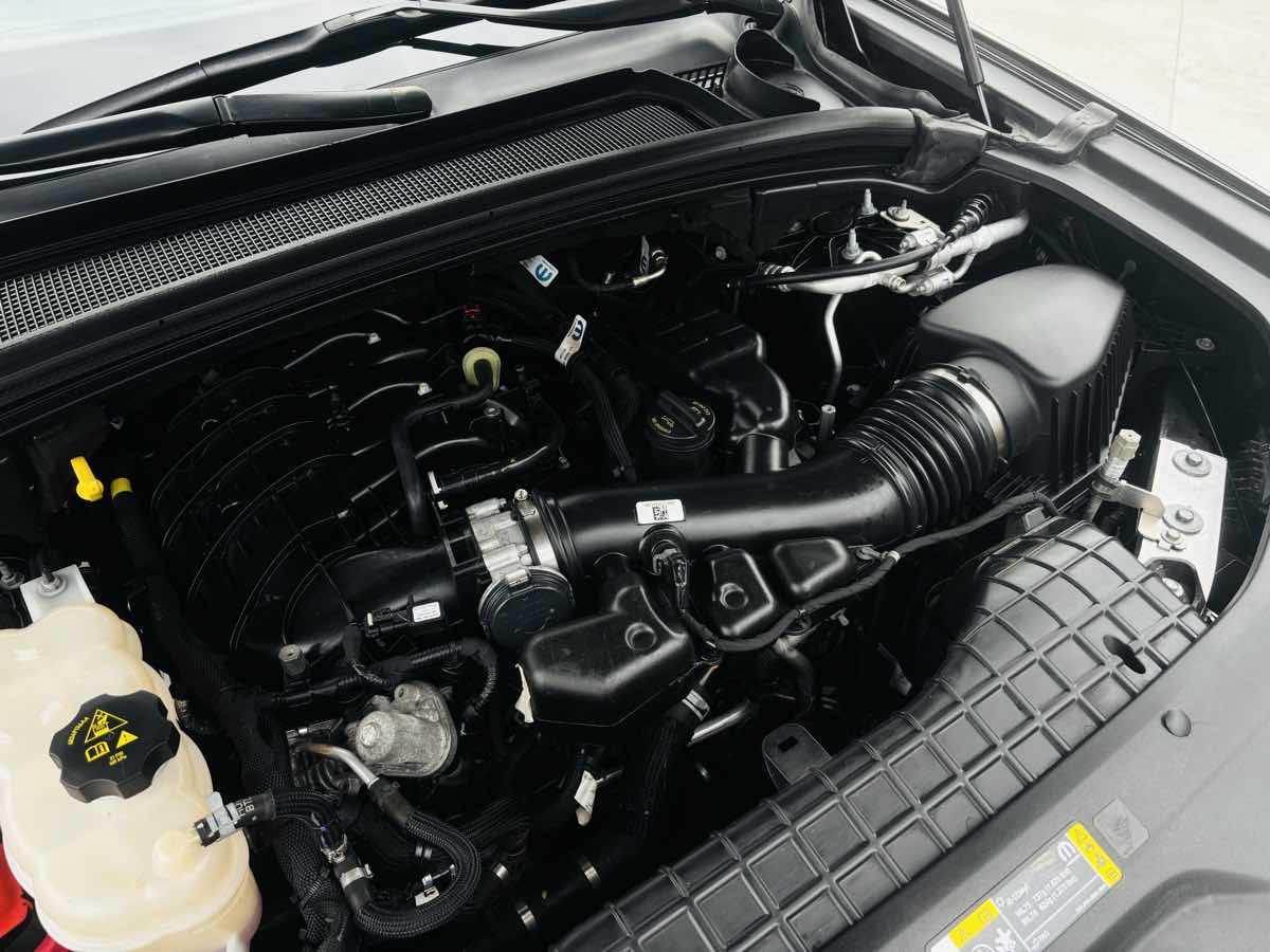 Photo 22 of this Jeep Grand Cherokee L