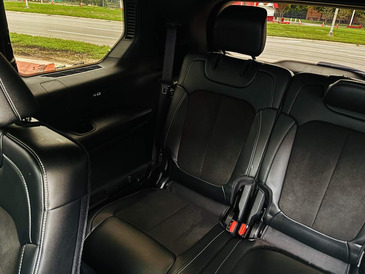 Photo 36 of this Jeep Grand Cherokee L