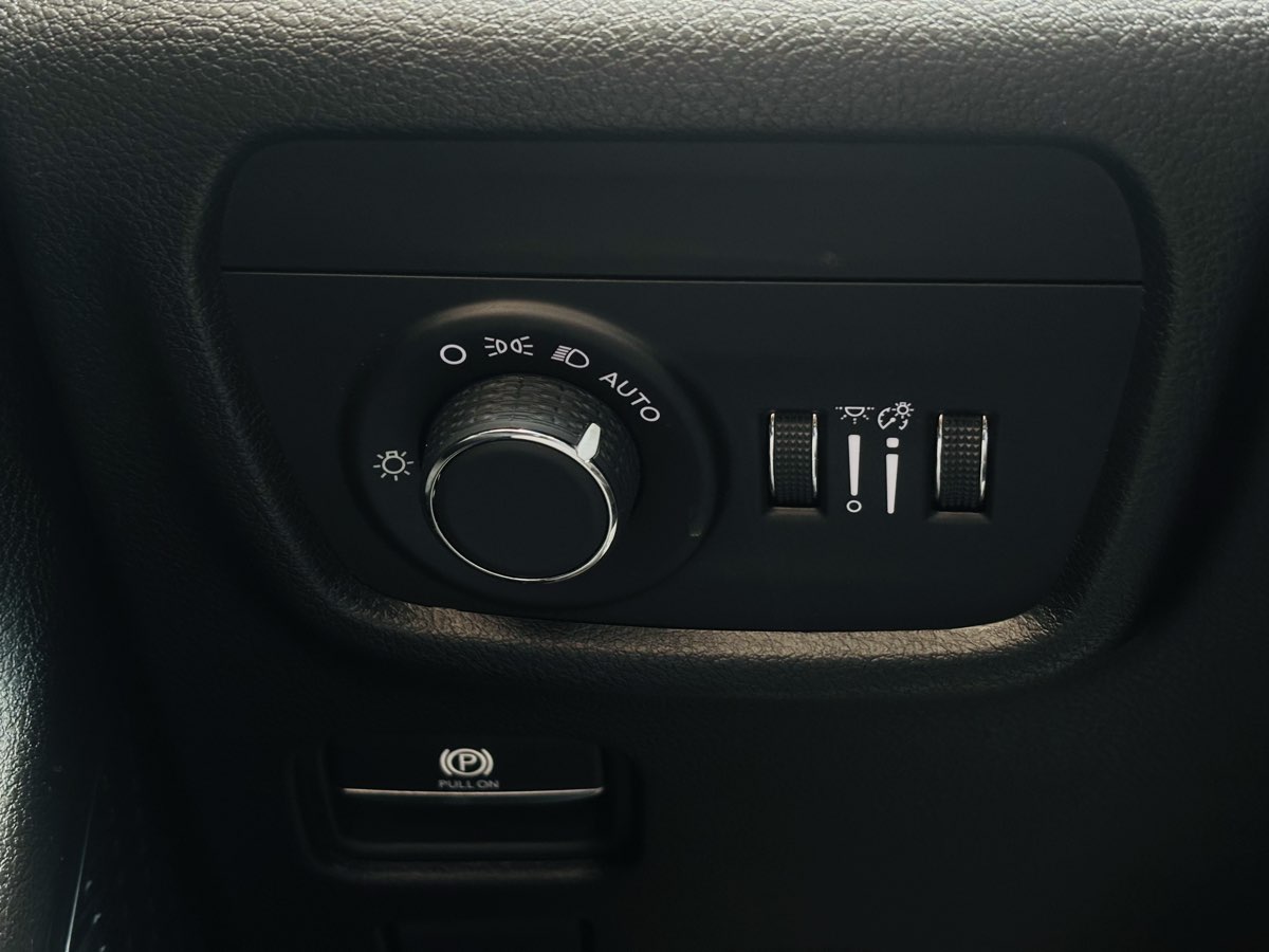 Photo 56 of this Jeep Grand Cherokee L