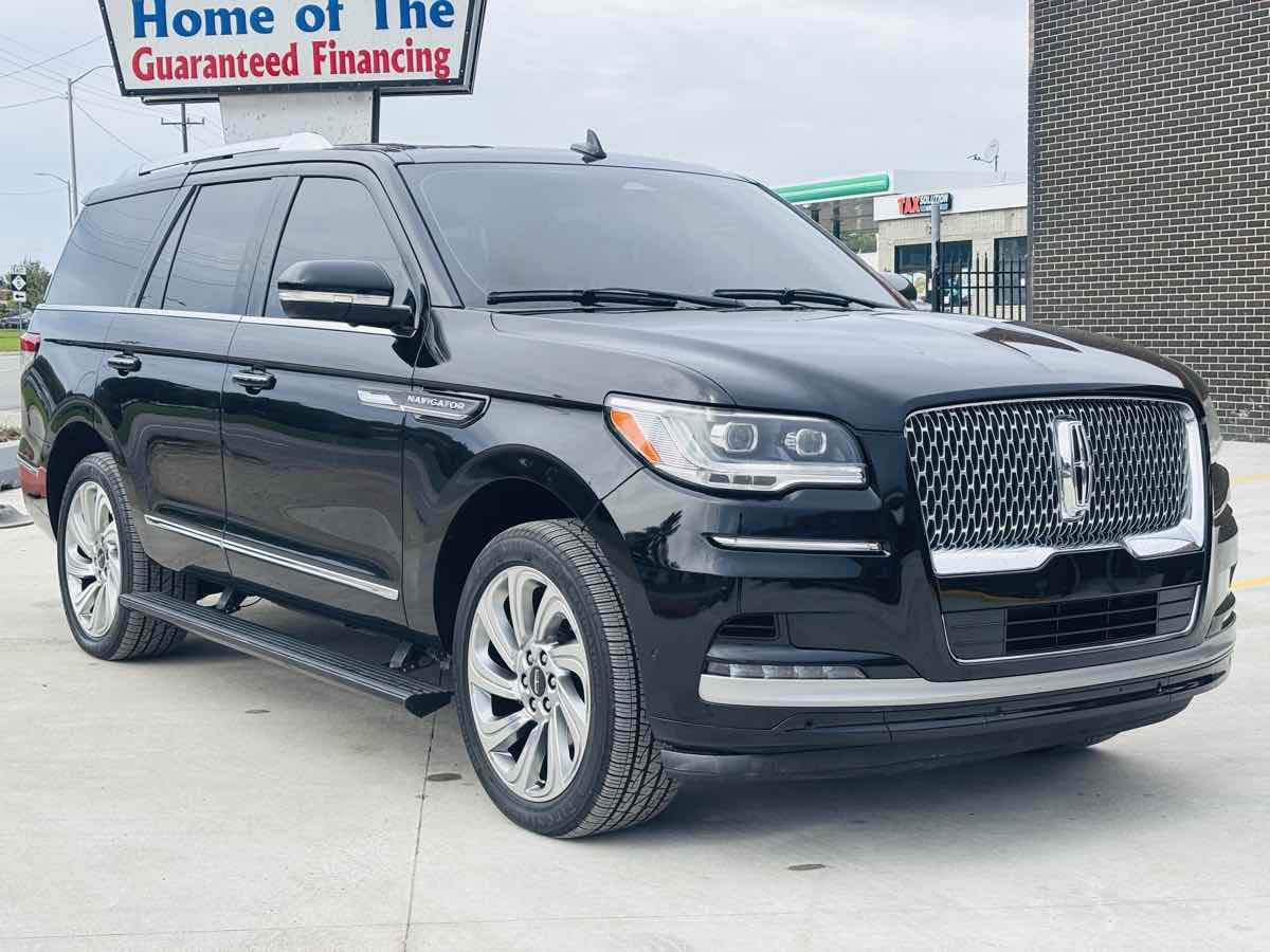 Photo 5 of this Lincoln Navigator