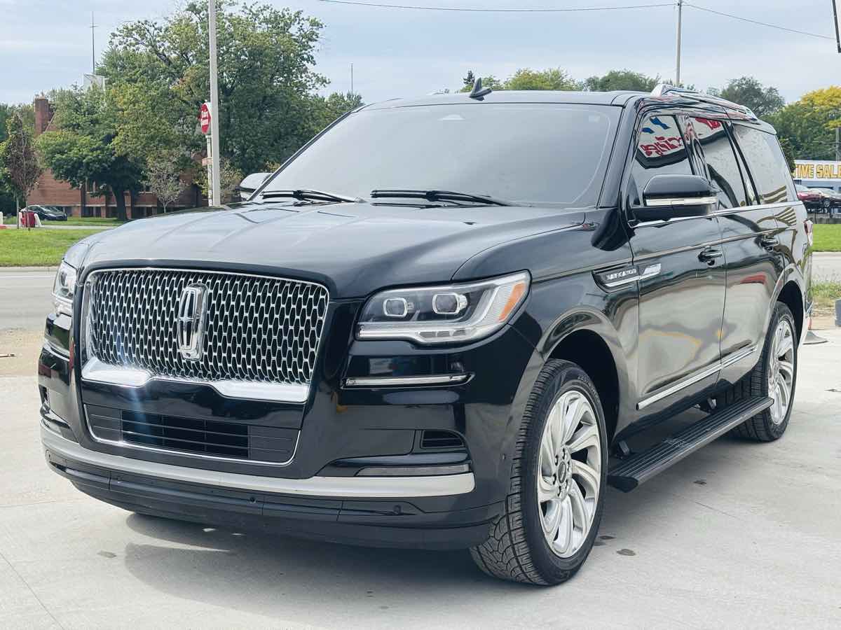 Photo 19 of this Lincoln Navigator