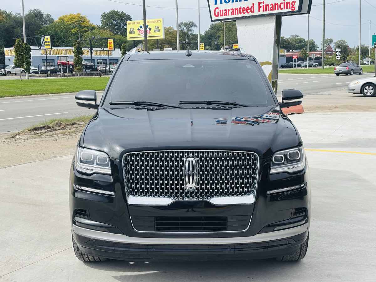 Photo 20 of this Lincoln Navigator