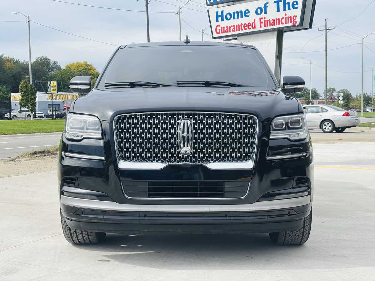 Photo 21 of this Lincoln Navigator