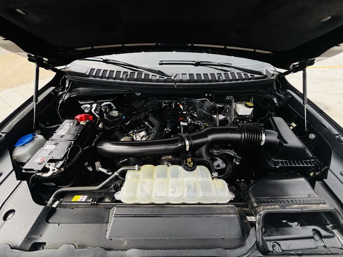 Photo 25 of this Lincoln Navigator