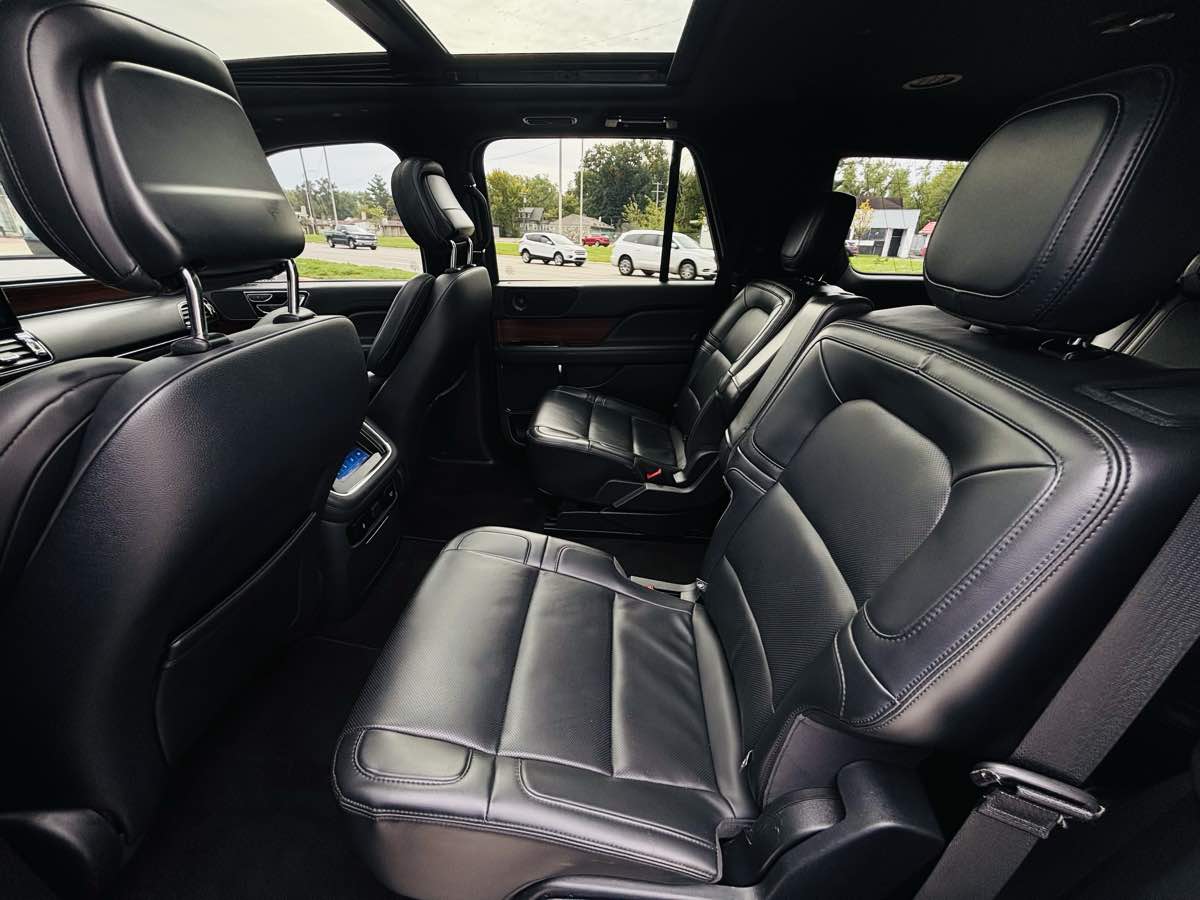 Photo 36 of this Lincoln Navigator