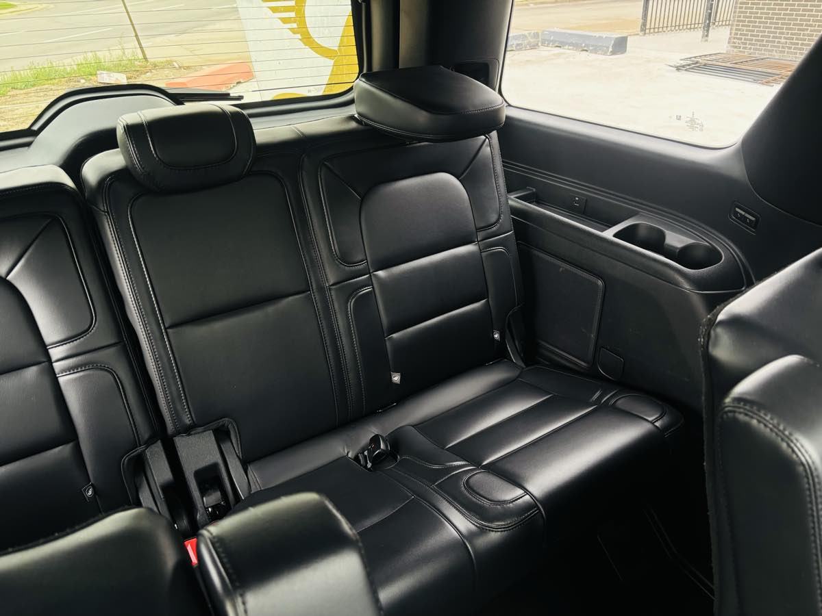 Photo 42 of this Lincoln Navigator