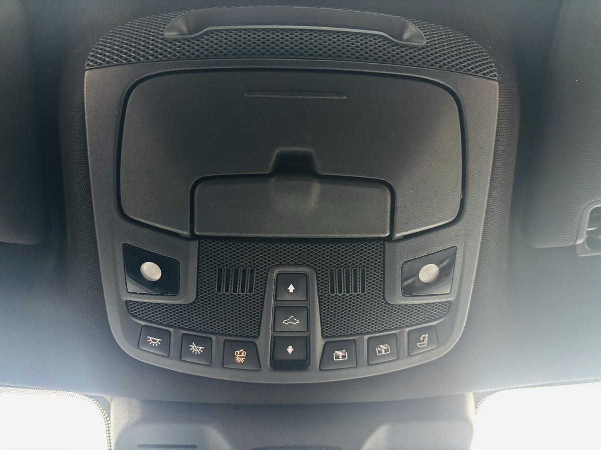 Photo 50 of this Lincoln Navigator