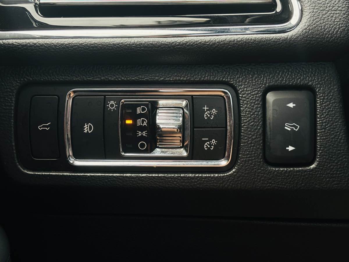 Photo 57 of this Lincoln Navigator