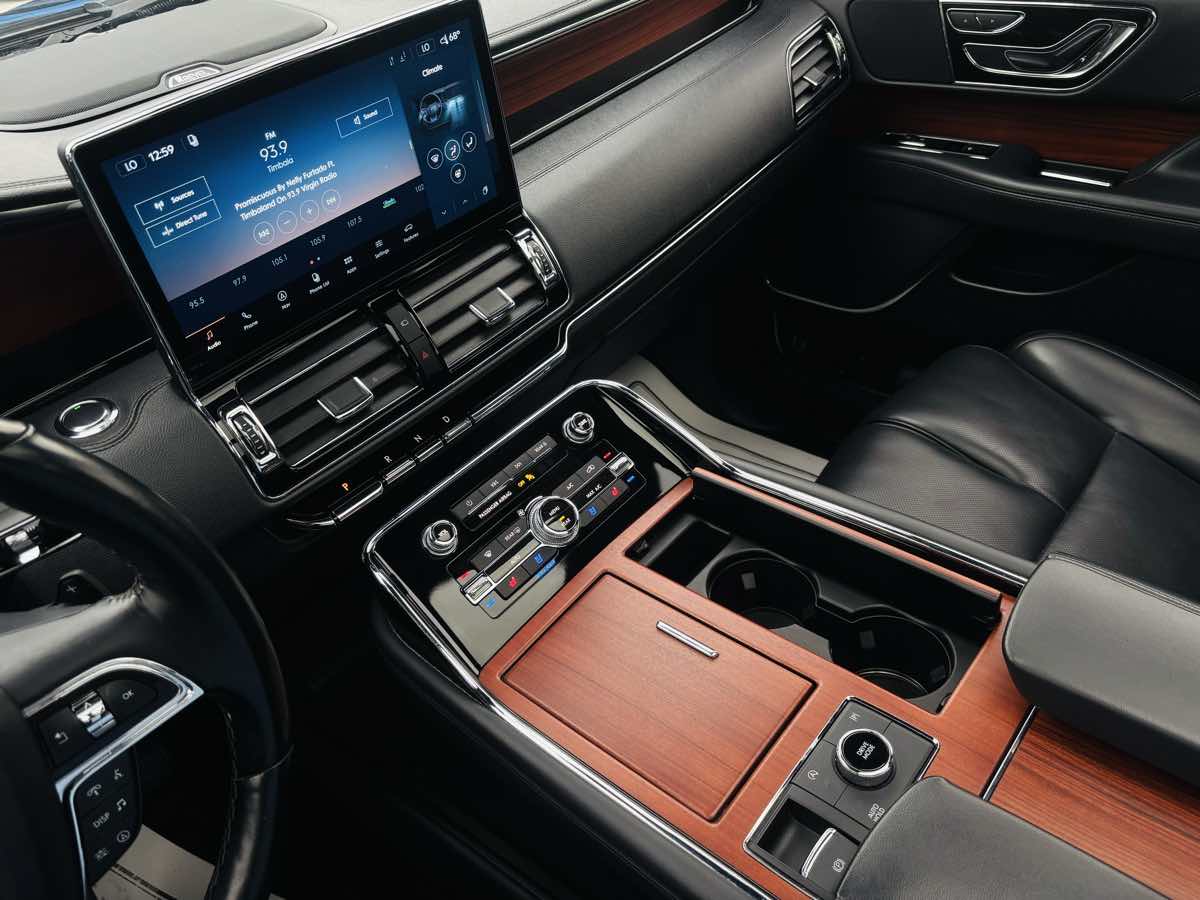 Photo 60 of this Lincoln Navigator