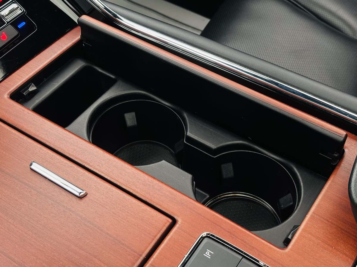 Photo 62 of this Lincoln Navigator