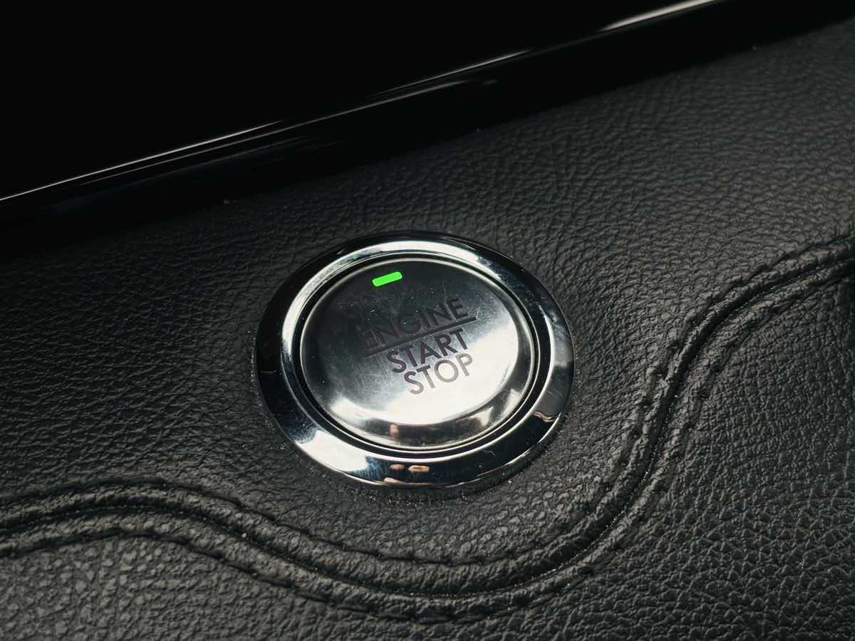 Photo 66 of this Lincoln Navigator